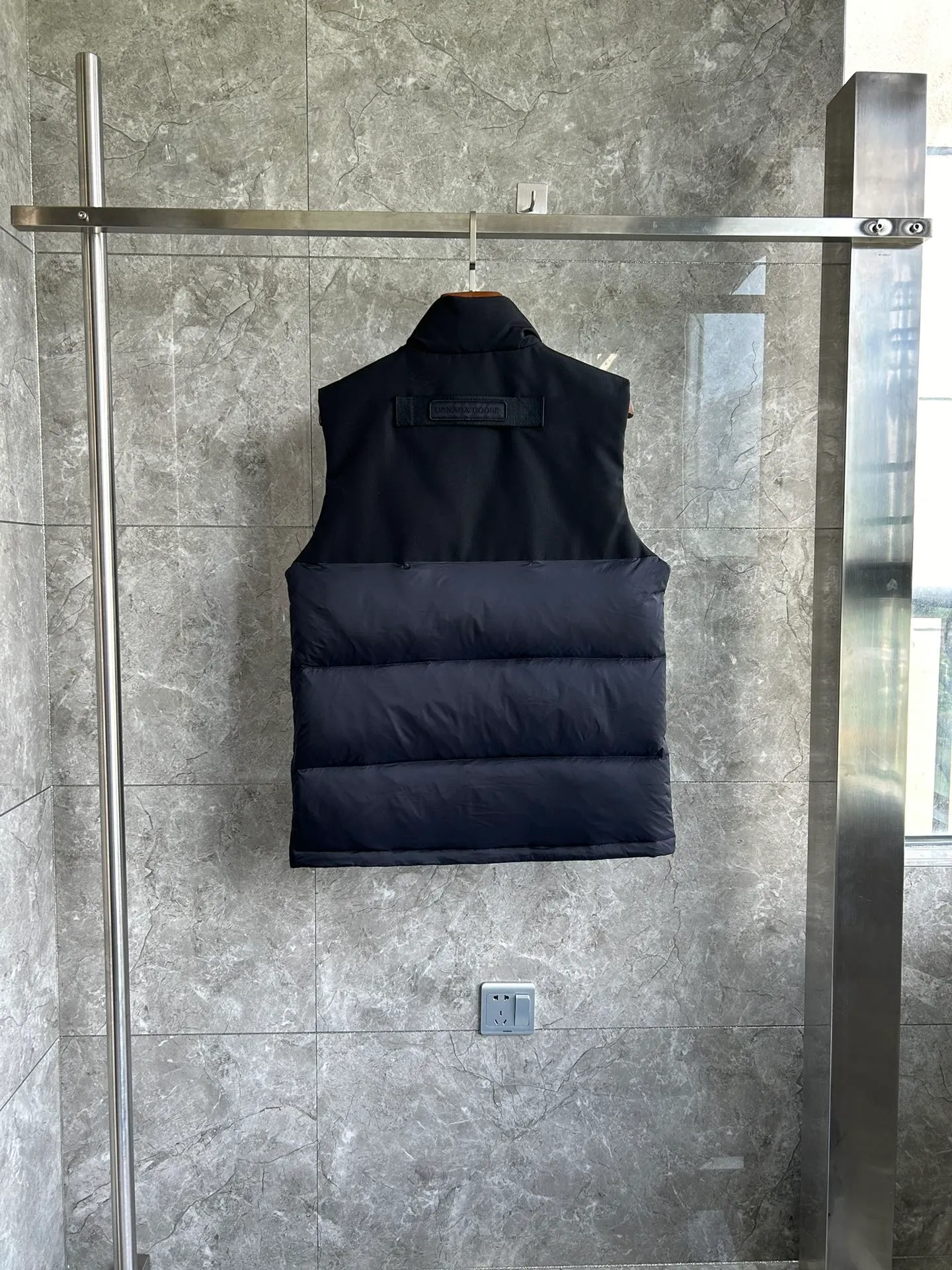 P560 Big Goose 2057MW puff down vest [note the version is too large] Canada Goose Canada Goose FW23 Freestyle waterproof solid color stand collar button down vest Paradigm Freestyle Vest-WD Color: Black White Size: XS S M L XL XXL 2057MW Paradigm Freestyle Vest-WD Men's style. Color: black. Sizes: XS S M L XL XXL.